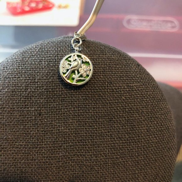 925 Sterling Silver Bracelet with Green Enamel Bird Charm and Cubic Zircon - Picture 6 of 8